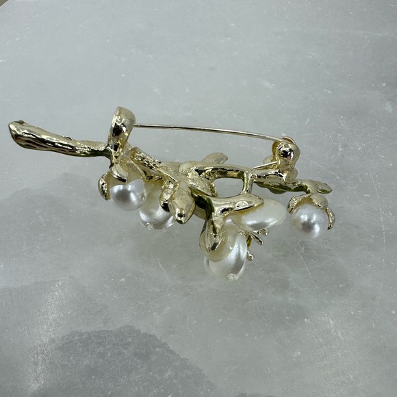 3/$20 Pearlescent 3D Cherry Blossom Pin Brooch - Picture 10 of 10